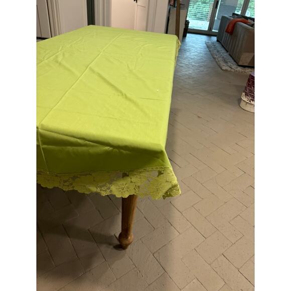 Vintage Lime Green Tablecloth with Lace Trim – Floral Edge Rectangle Table Cover - Picture 4 of 4